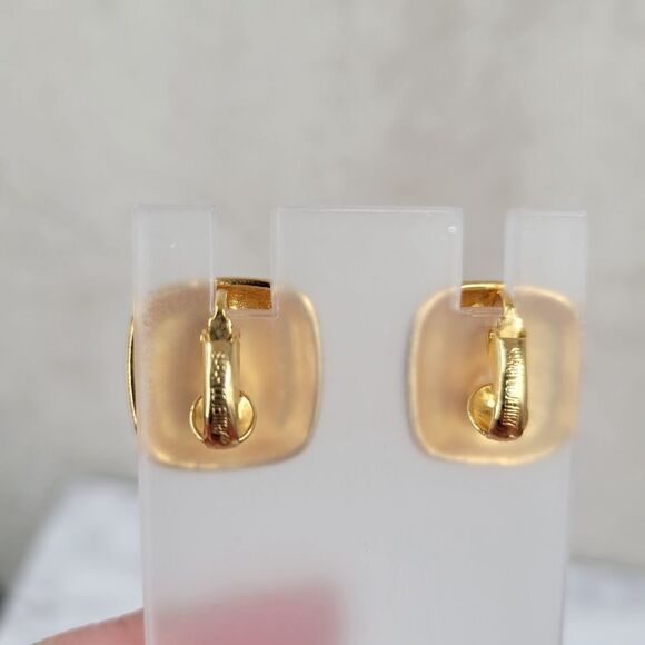 Sarah Coventry Earrings Vintage 80s Black Enamel and Gold Toned Square Clip On - Picture 2 of 6